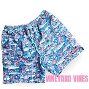 VINEYARD VINES fish print men’s swim trunks size M pink blue